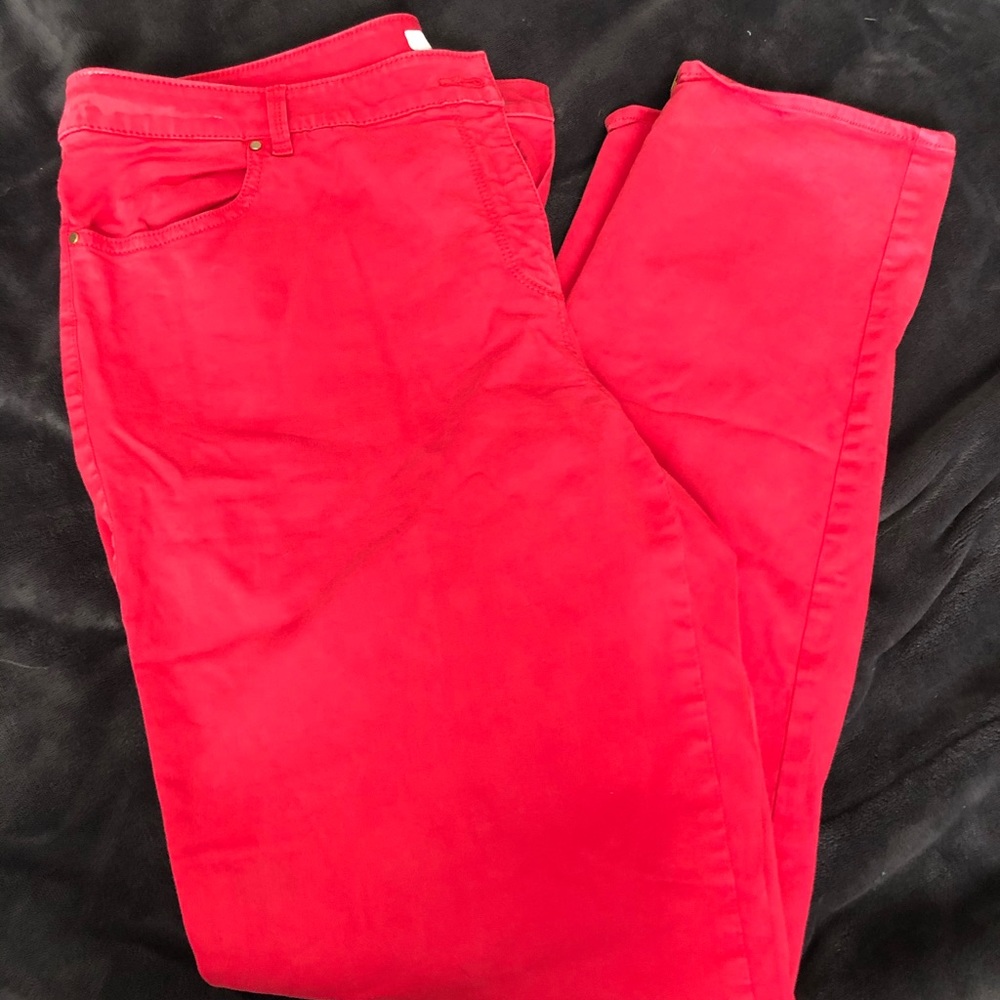 Chico’s red plants Size 2.5